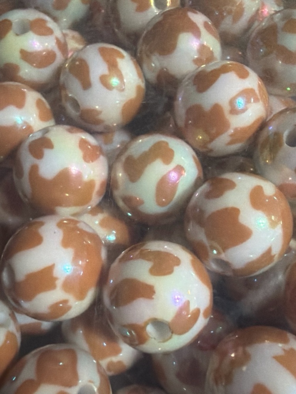 Lot of 20 Brown cow print beads. 16 mm.
